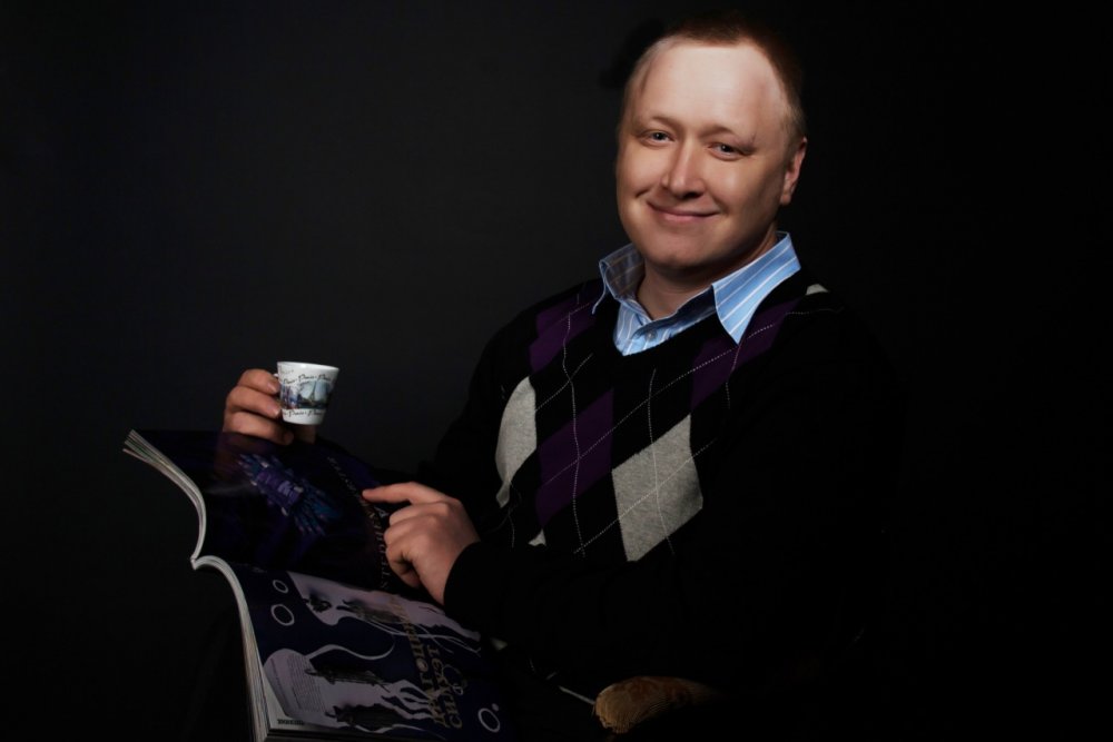 安东·马卡洛夫- 画家照片.jpg