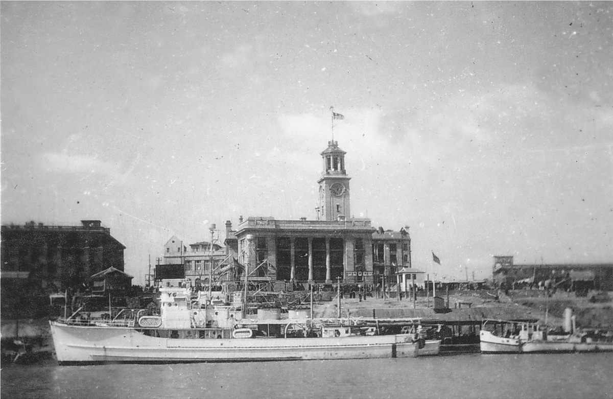 1932年从英国军舰拍摄的汉口江汉关 hankow customs house in hankow